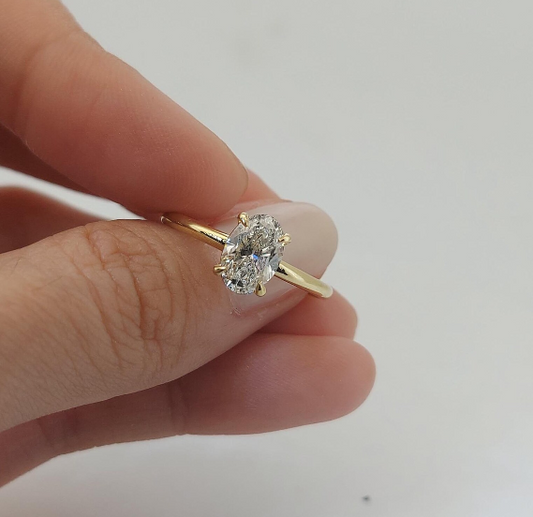 Elegant Oval Cut Solitaire Engagement Ring