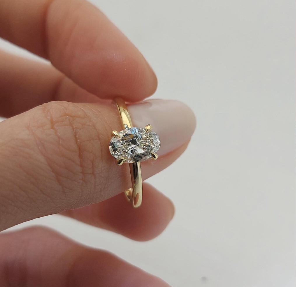 Elegant Oval Cut Solitaire Engagement Ring