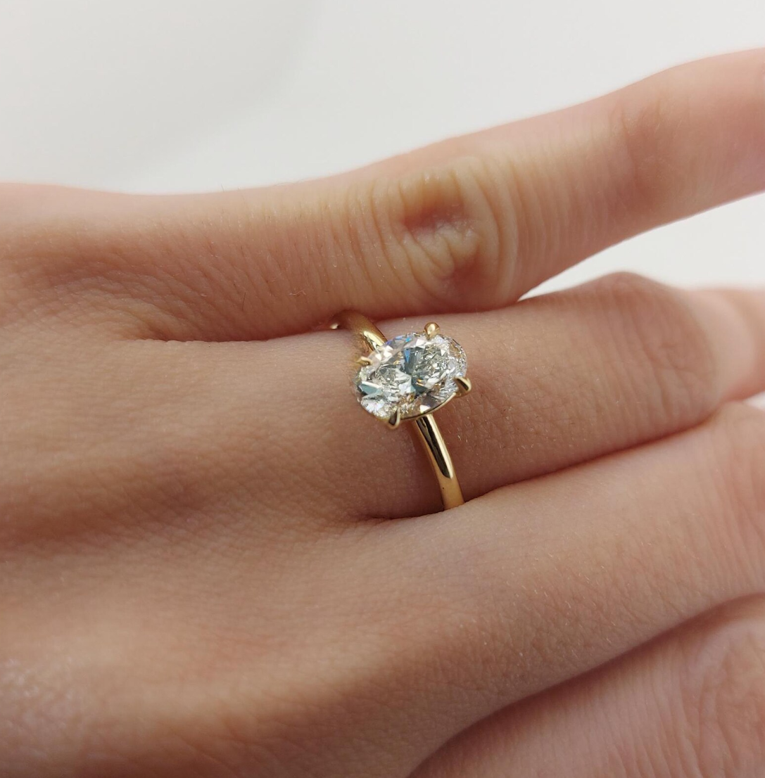 Elegant Oval Cut Solitaire Engagement Ring
