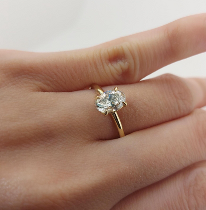 Elegant Oval Cut Solitaire Engagement Ring