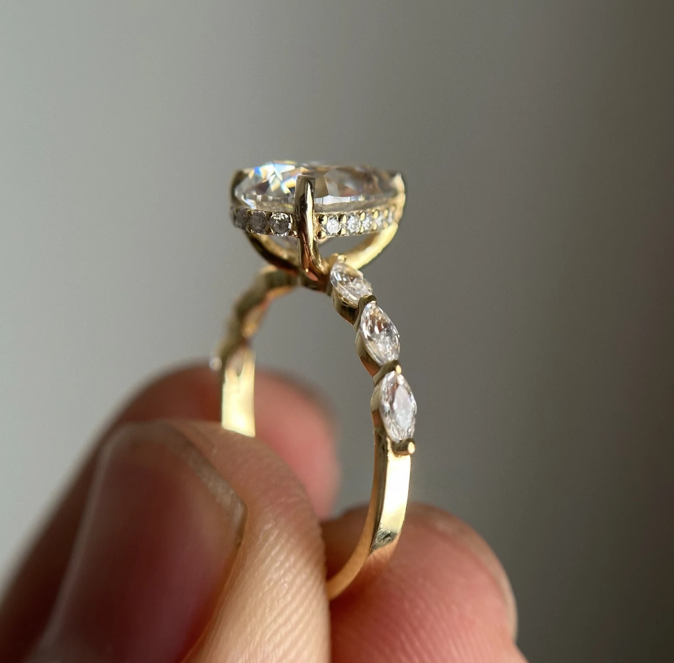Pear Cut Engagement Diamond Ring