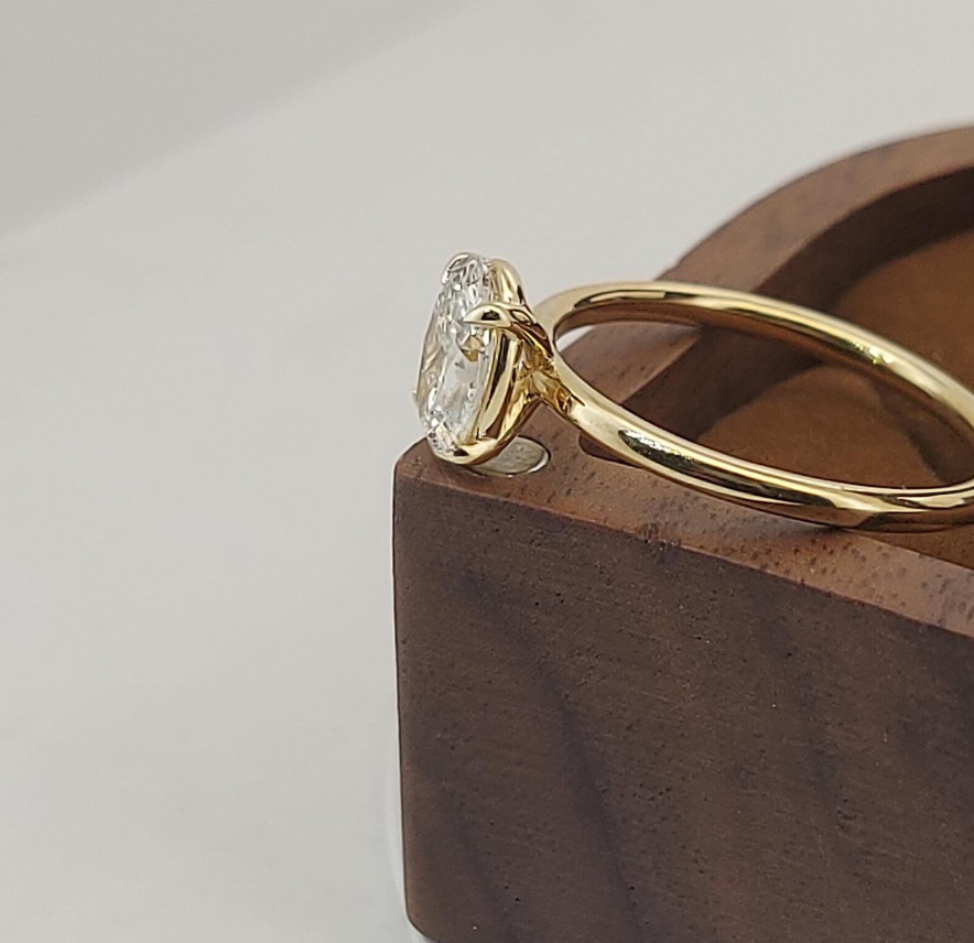 Elegant Oval Cut Solitaire Engagement Ring