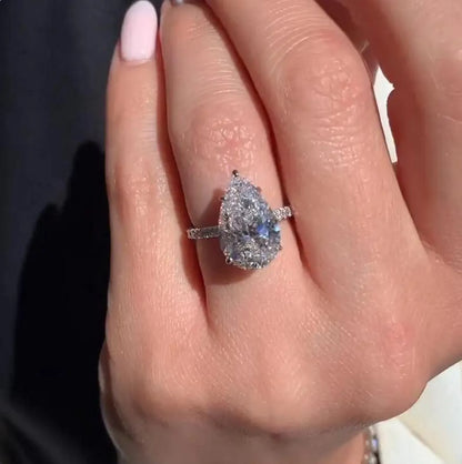 Exquisite Pear-Shaped Lab-Grown Diamond Ring