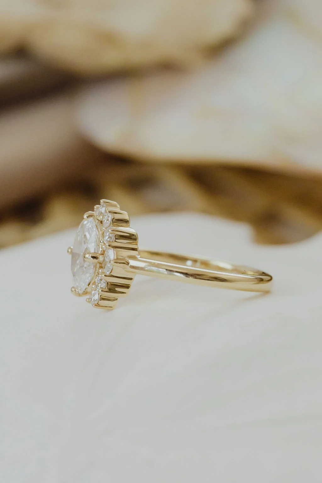 Dazzling Lab Grown Diamond Ring with a 1ct Oval Diamond