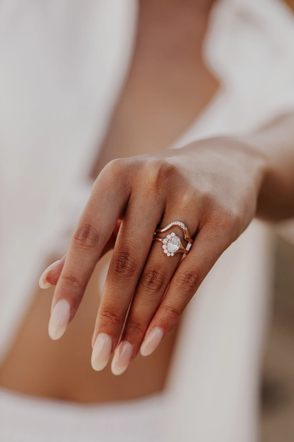 Dazzling Lab Grown Diamond Ring with a 1ct Oval Diamond